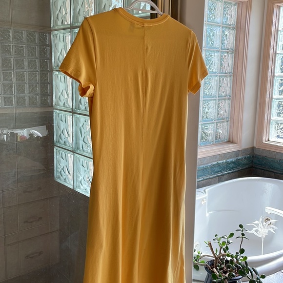 ISAAC MIZRAHI beautiful yellow dress with pockets; round collar; cap sleeves - Picture 5 of 5